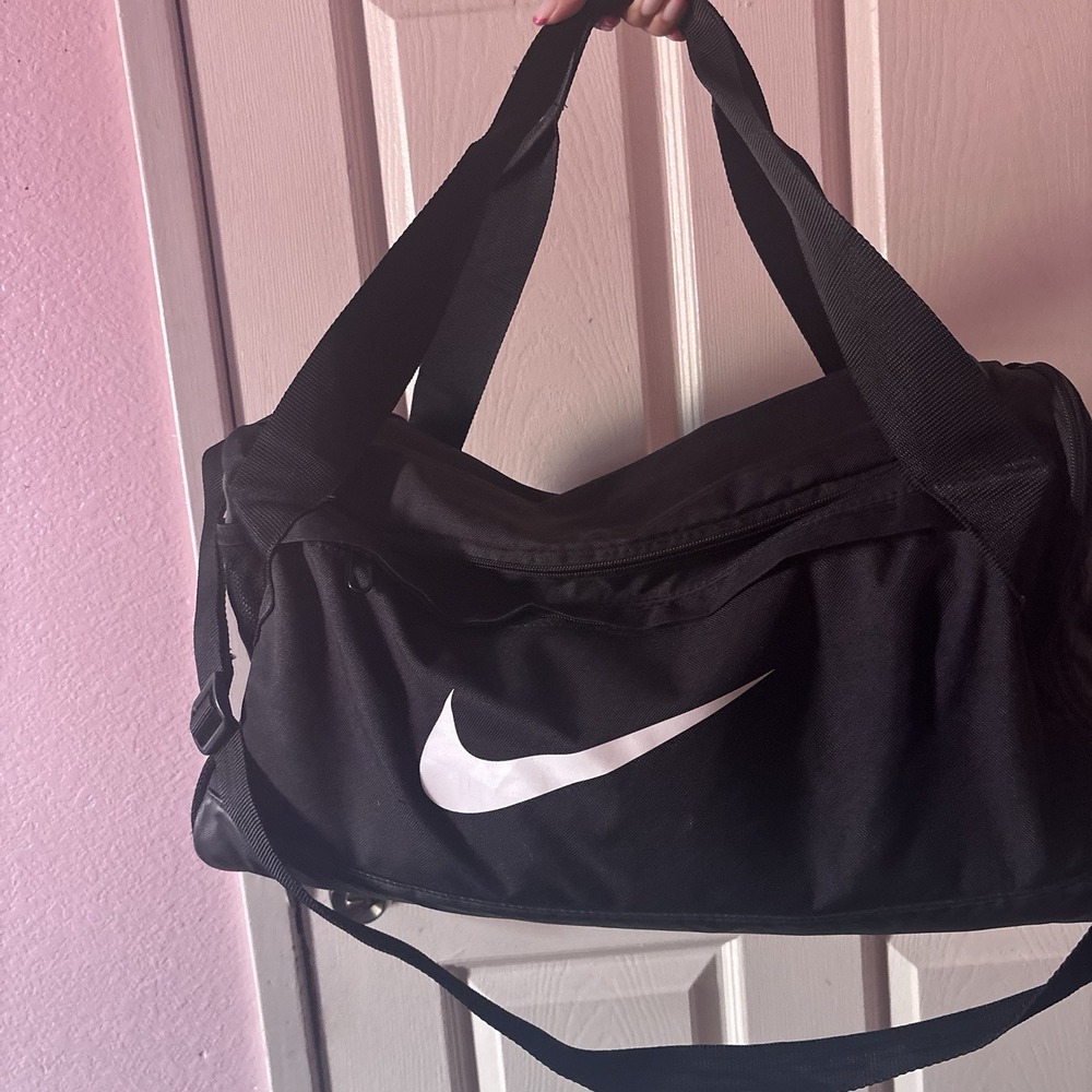 Nike Black Duffle Bag Gym Sports Travel Bag w/ Shoulder Strap Shoe Compartment